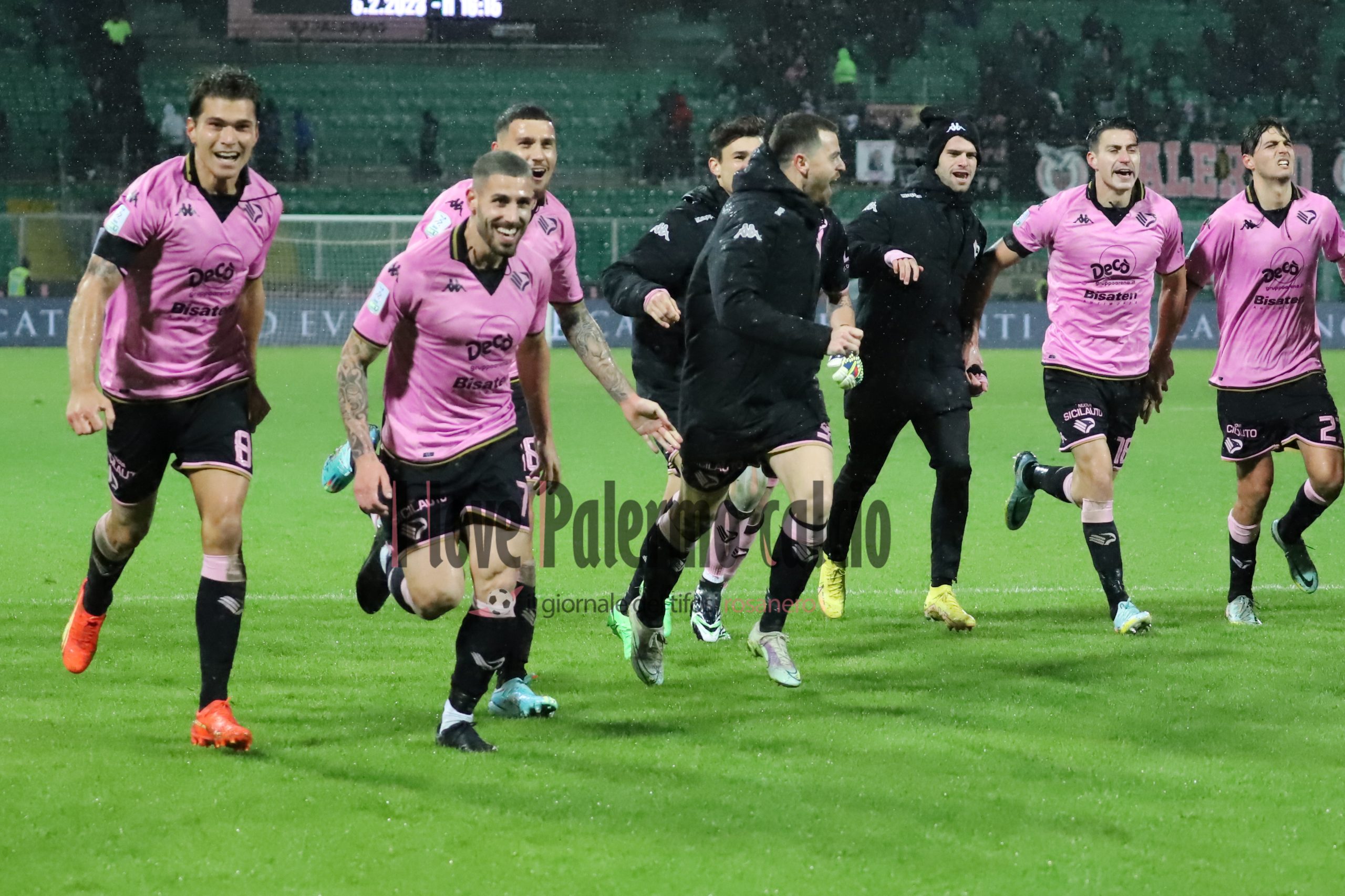 Serie B Palermo Bari 1-0 (17) squadra esulta