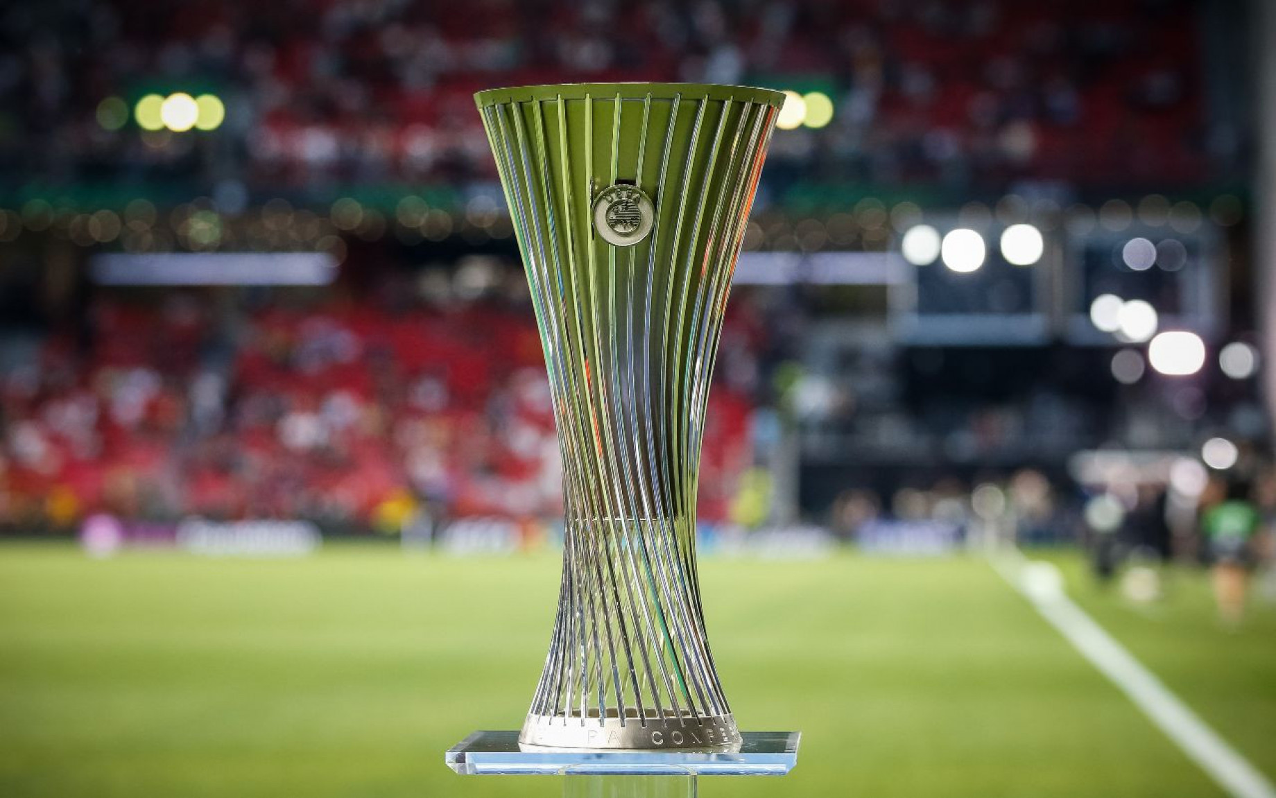 conference-league-coppa-trofeo-getty