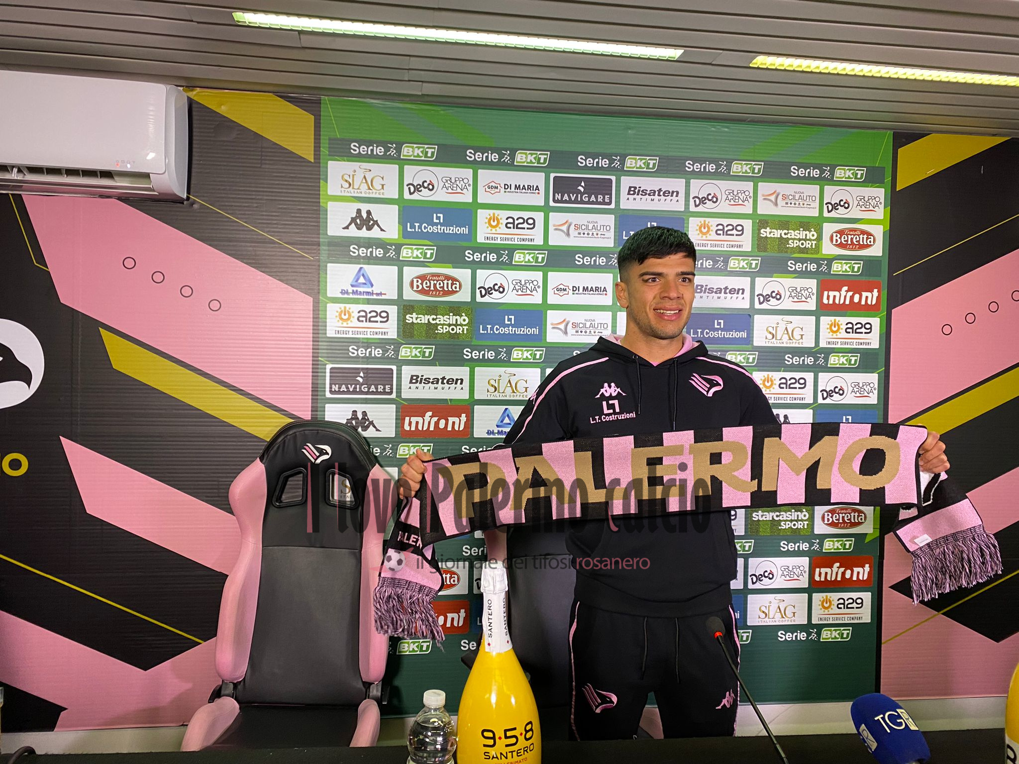 3f291239-3735-41b9-b158-8e401fa20f25