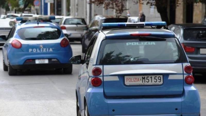 polizia-74jvxr5wfra860fxg1ynoszn8ysa8gicti8dngp1vt2