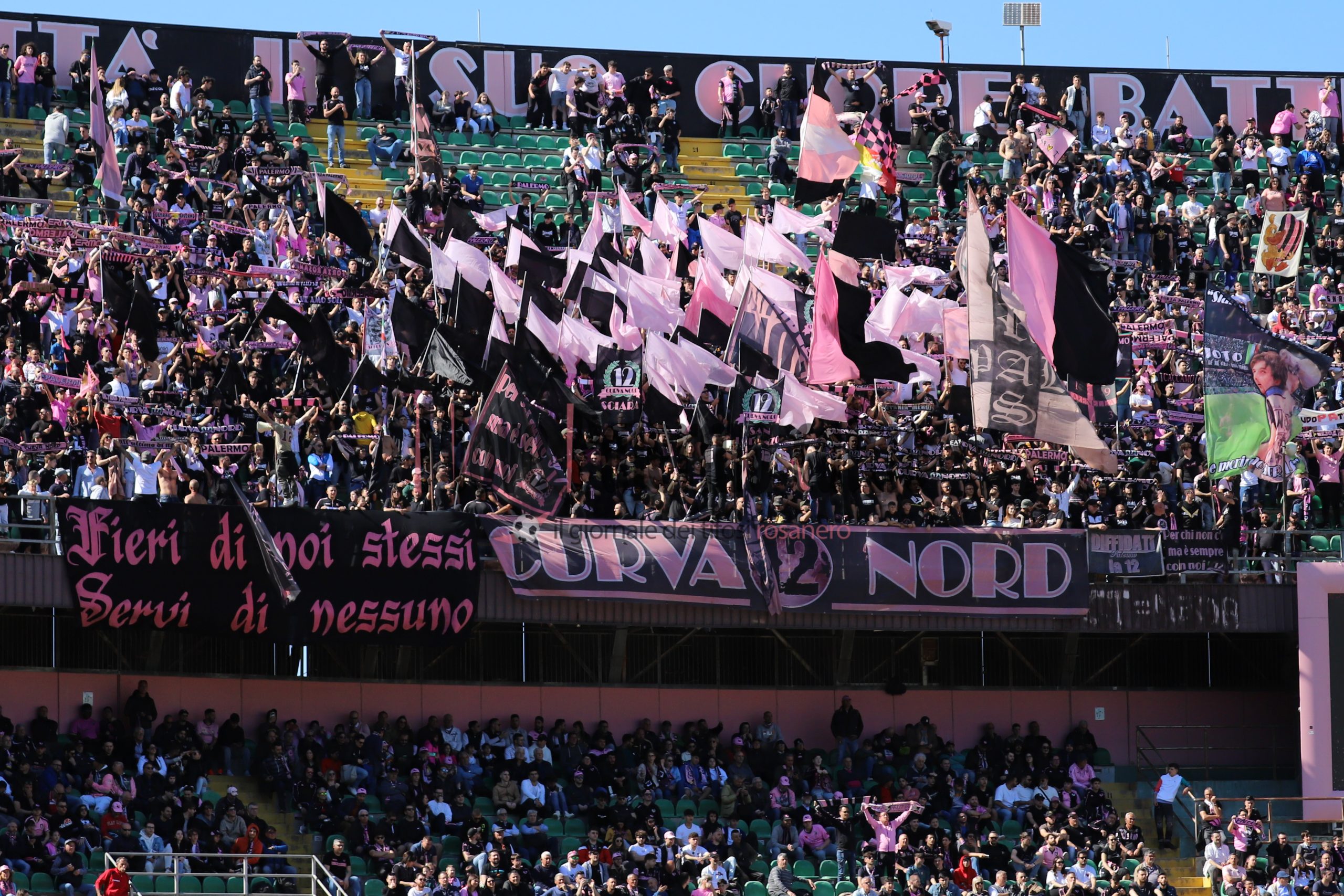 Palermo-Benevento Serie B 1-1 (96) nord superiore tifosi