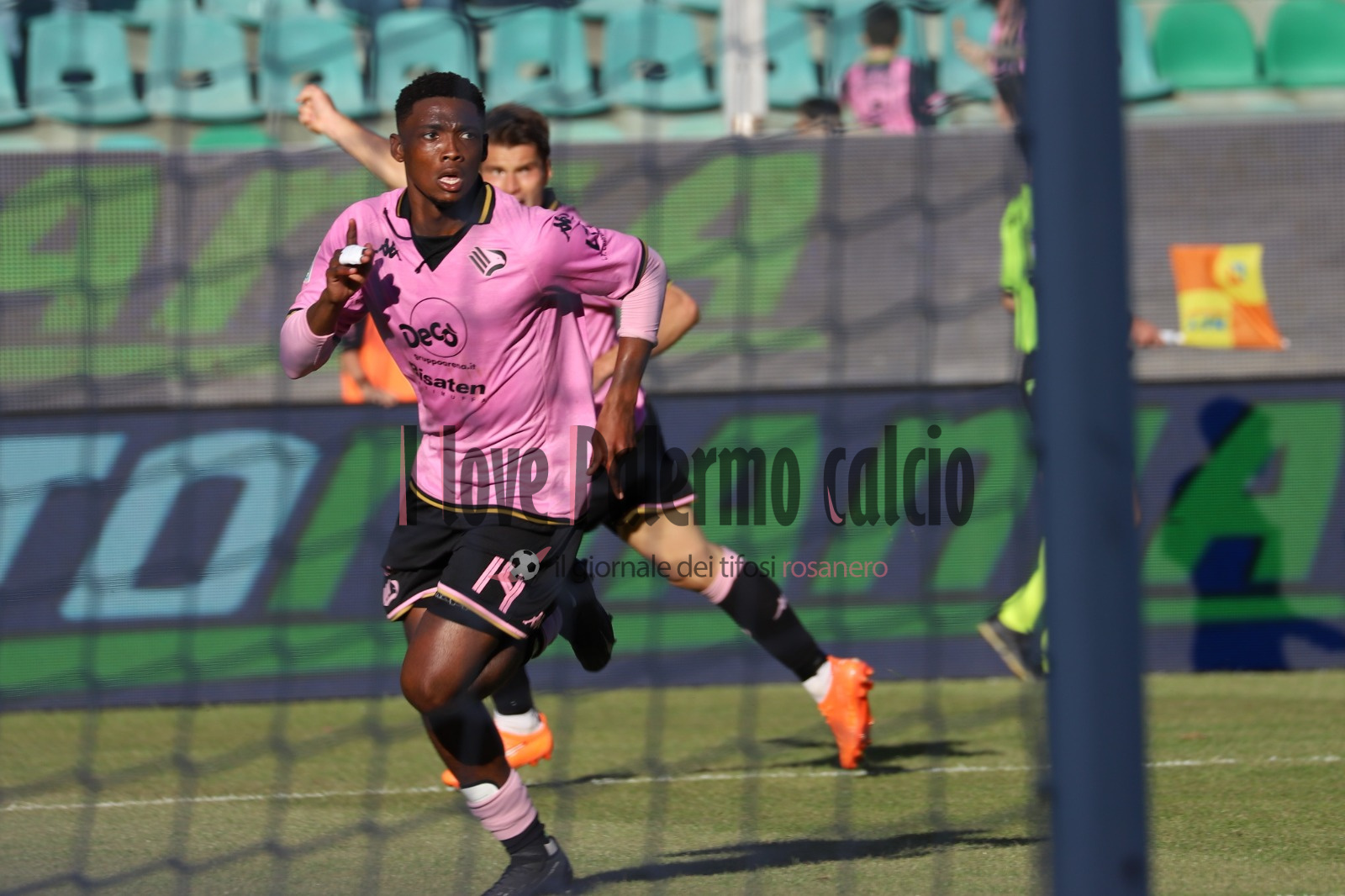 f97df194-9e5d-4397-a7a9-40c6a75eeab7