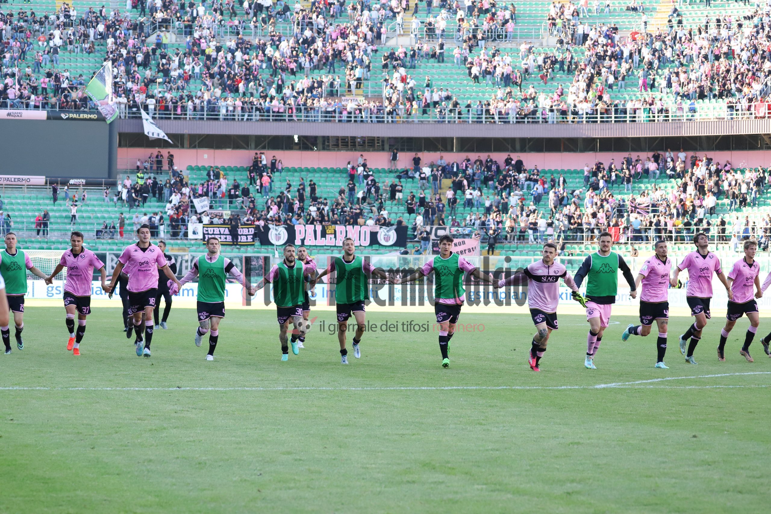 Serie B Palermo-Spal 2-0 (54) squadra esulta