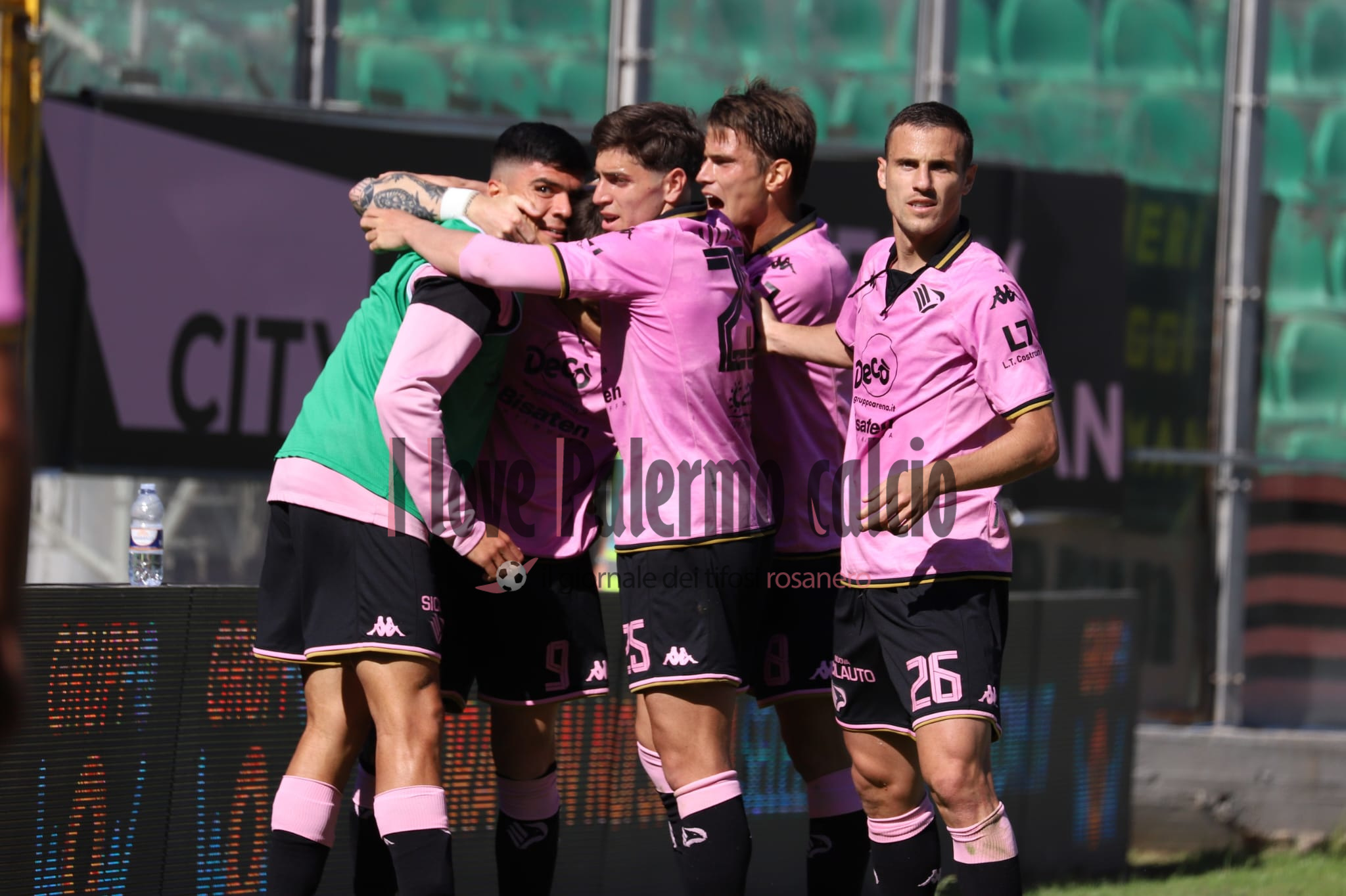 palermo spal primo tempo 2-0 (7) gol brunori esultanza squadra aurelio verre segre