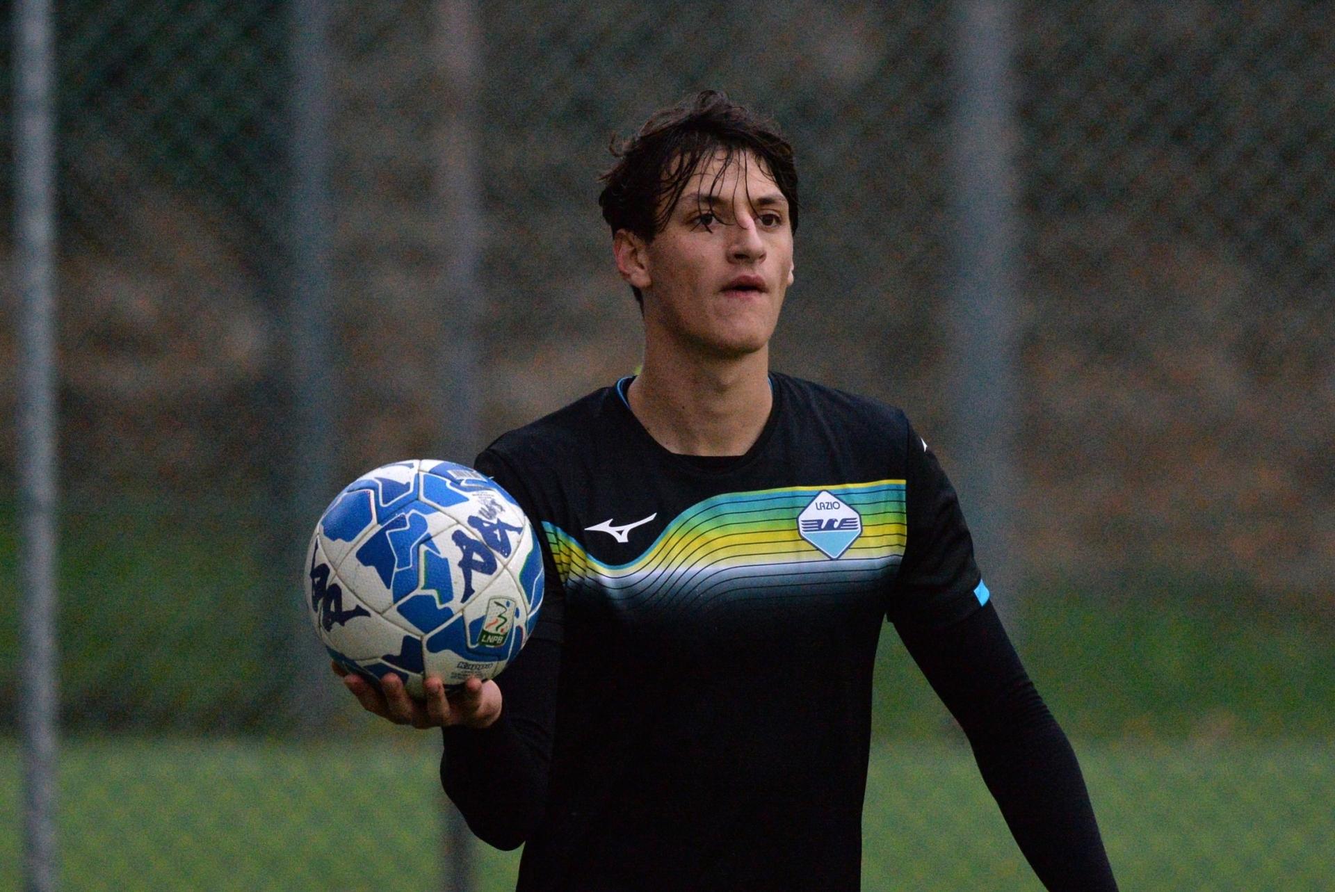 Floriani_Mussolini_con_la_palla_in_mano-1685963816740.jpg--