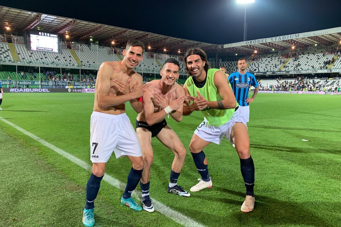 ae6acb96-1bb4-407c-b936-2b4a33f378bc