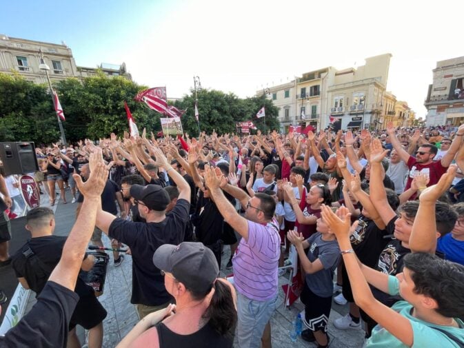 reggina-manifestazione-tifosi-2-673x505