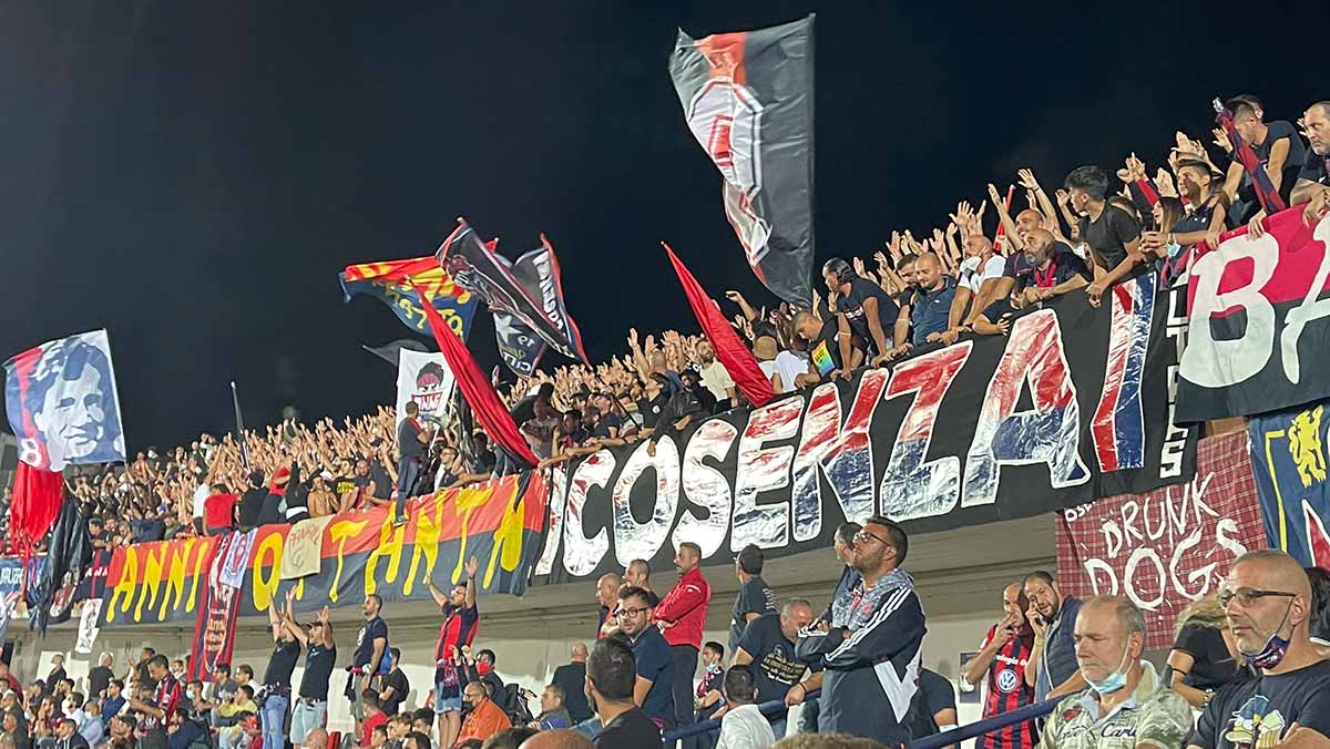 tifosi-cosenza-como-curva-nord_