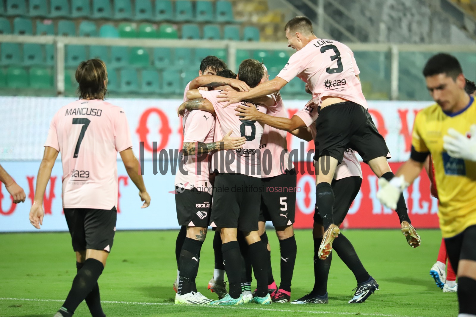 palermo melita 1-0 primo tempo (5) lund mancuso squadra esulta gol brunori
