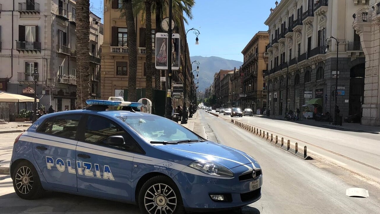 Polizia in piazza San Domenico