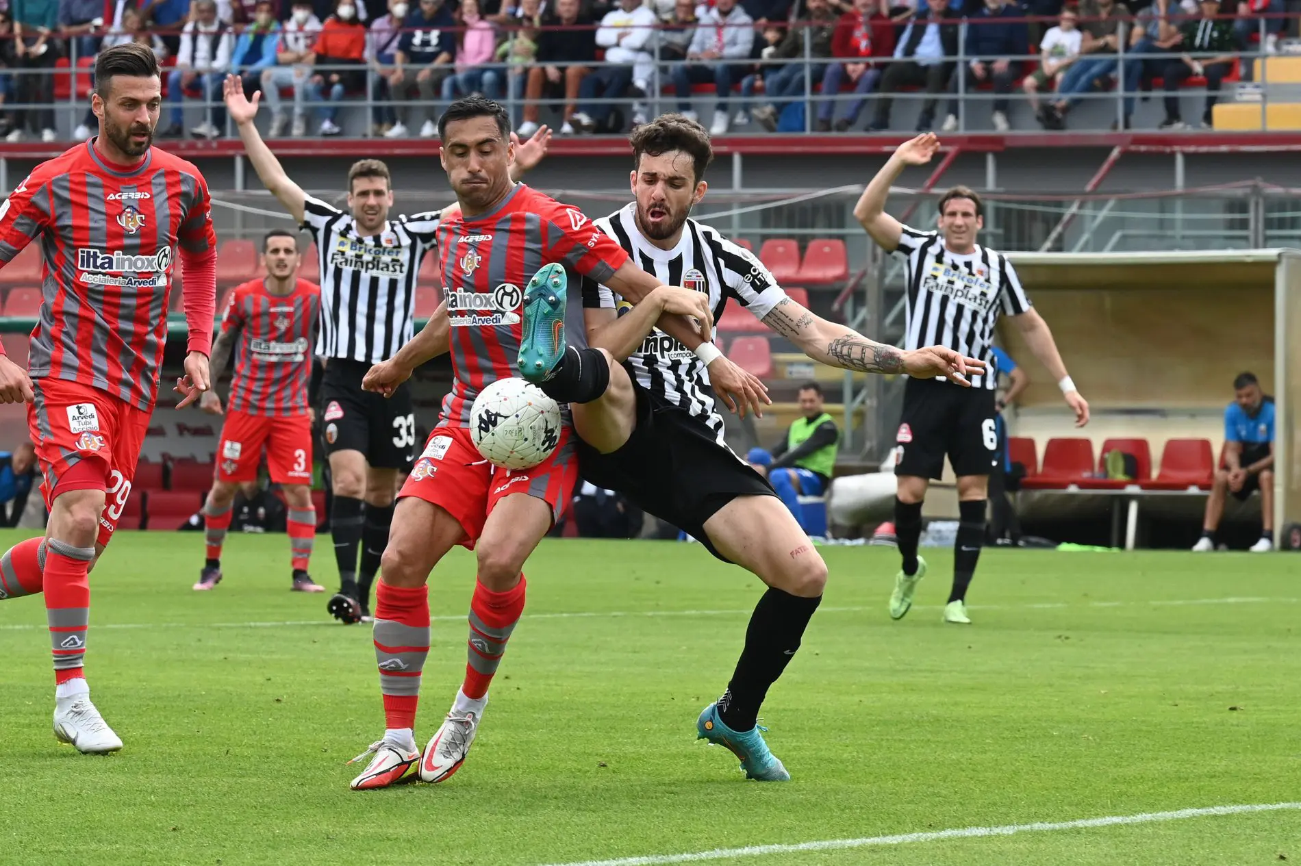 a2i6ubqjvvqlaejhlq2sv5g58p_2022-04-30_1432030_us-cremonese-vs-ascoli-calcio-2