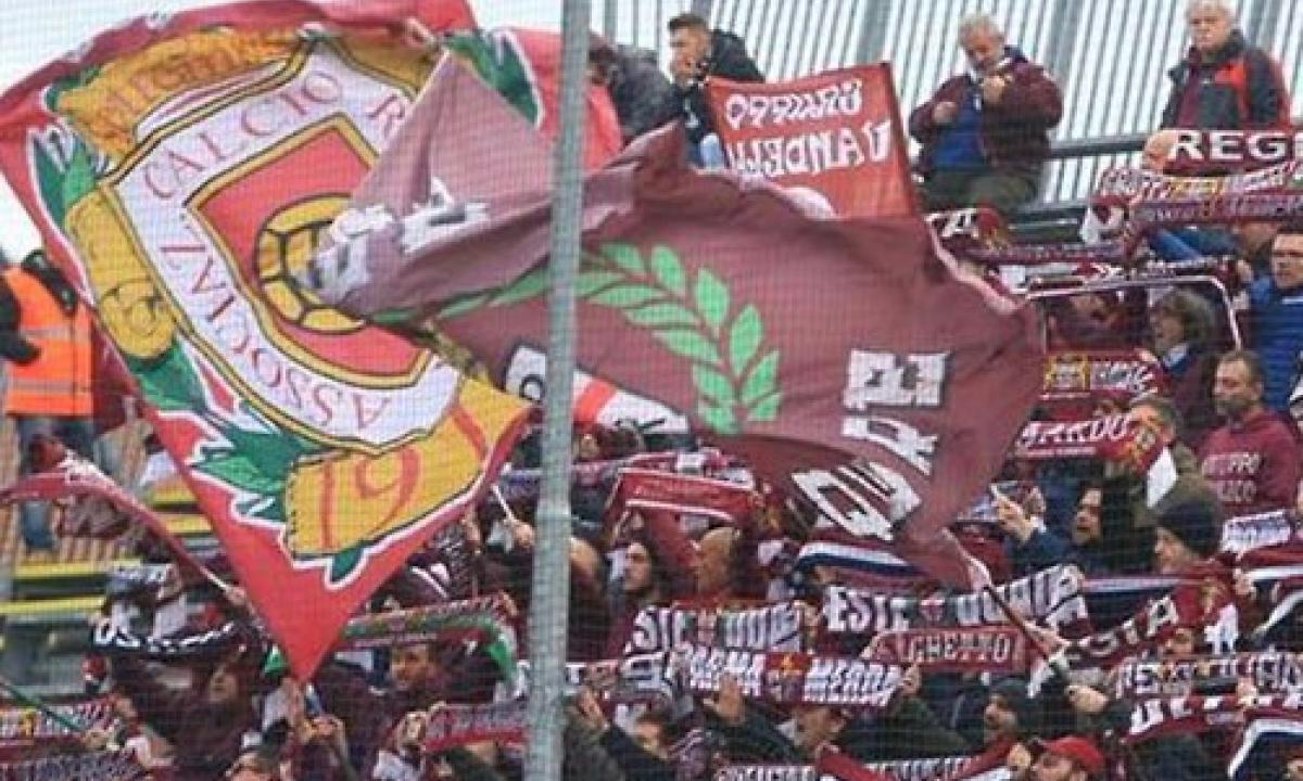 GN4_DAT_20880.jpg--_forza_parma___la_baby_gang_provoca_gli_ultras_della_reggiana__maxirissa_ai_petali