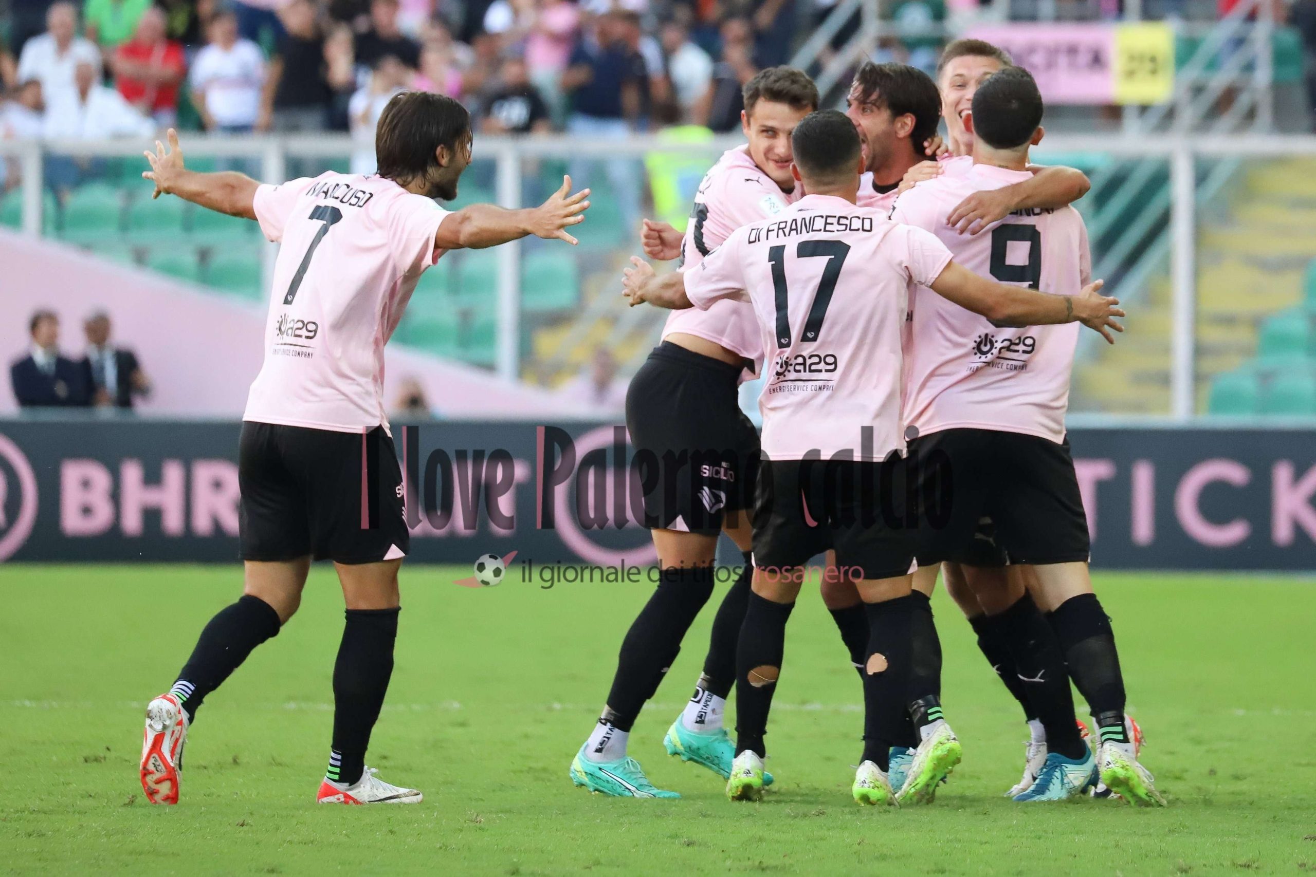 Serie B Palermo-Sudtirol 2-1 (94) squadra esulta gol ceccaroni