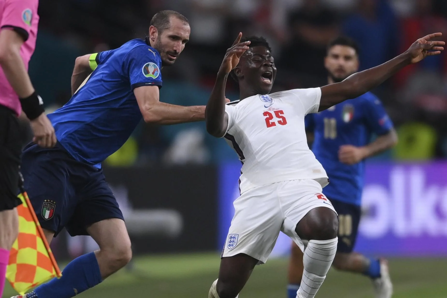 chiellini-fallo-saka-01-1626109398050