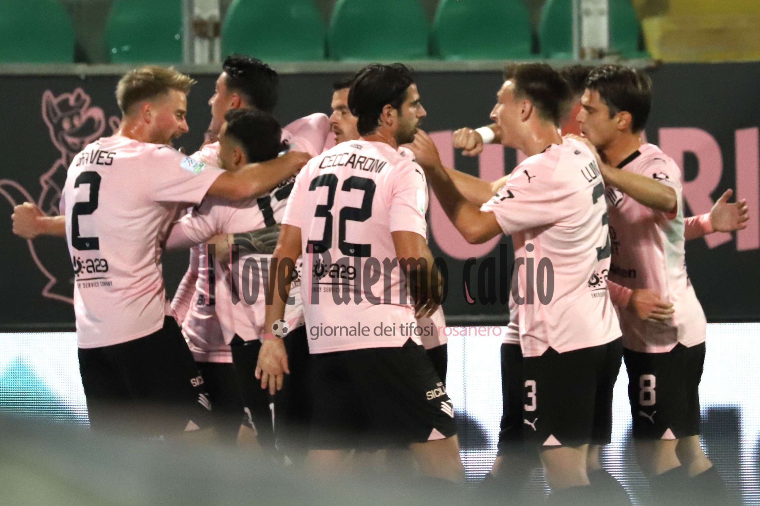 Palermo-Cremonese 3-2 (117) squadra esulta
