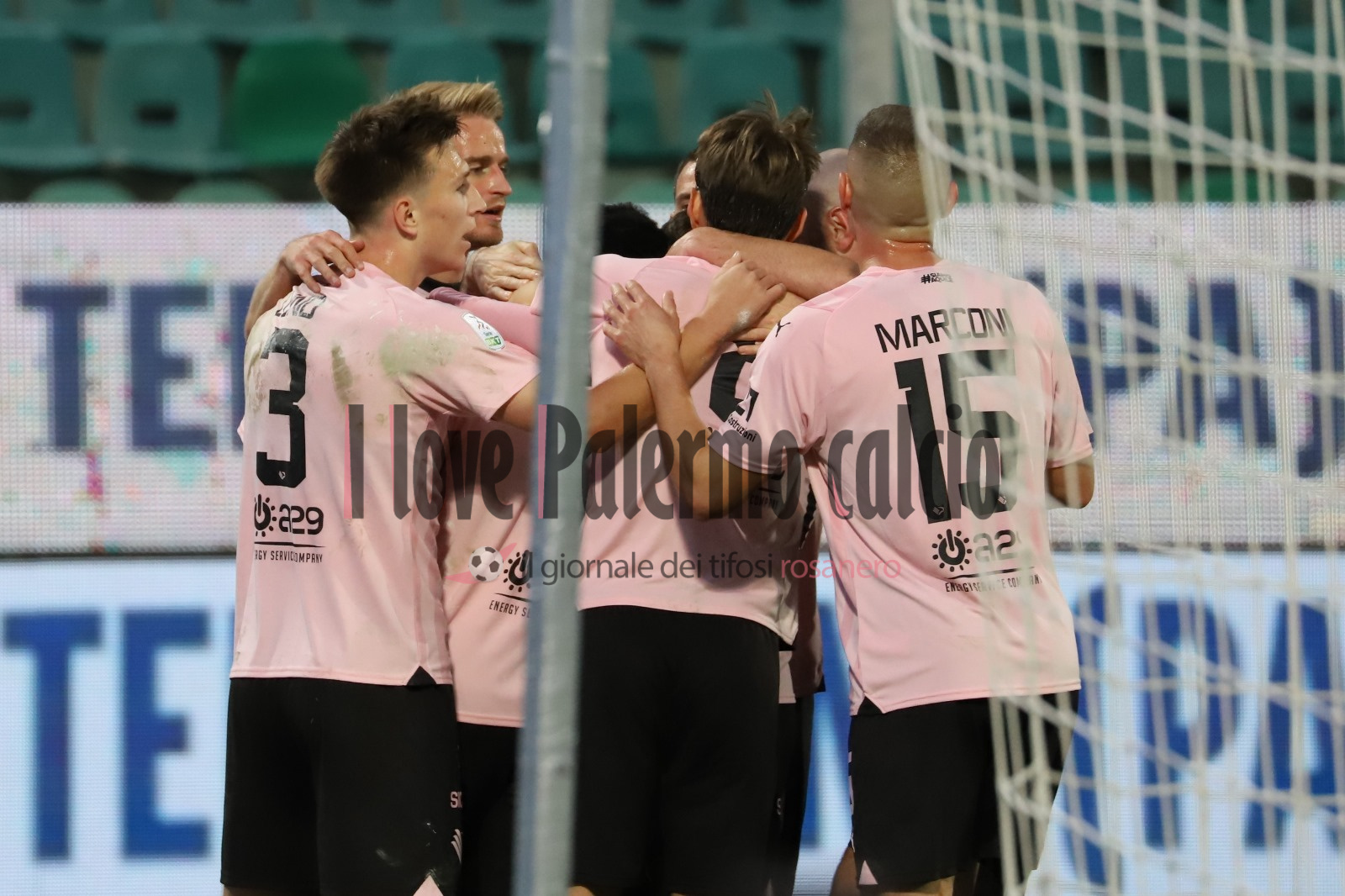 Palermo pisa primo tempo 2-0 (15) marconi squadra gol esultanza