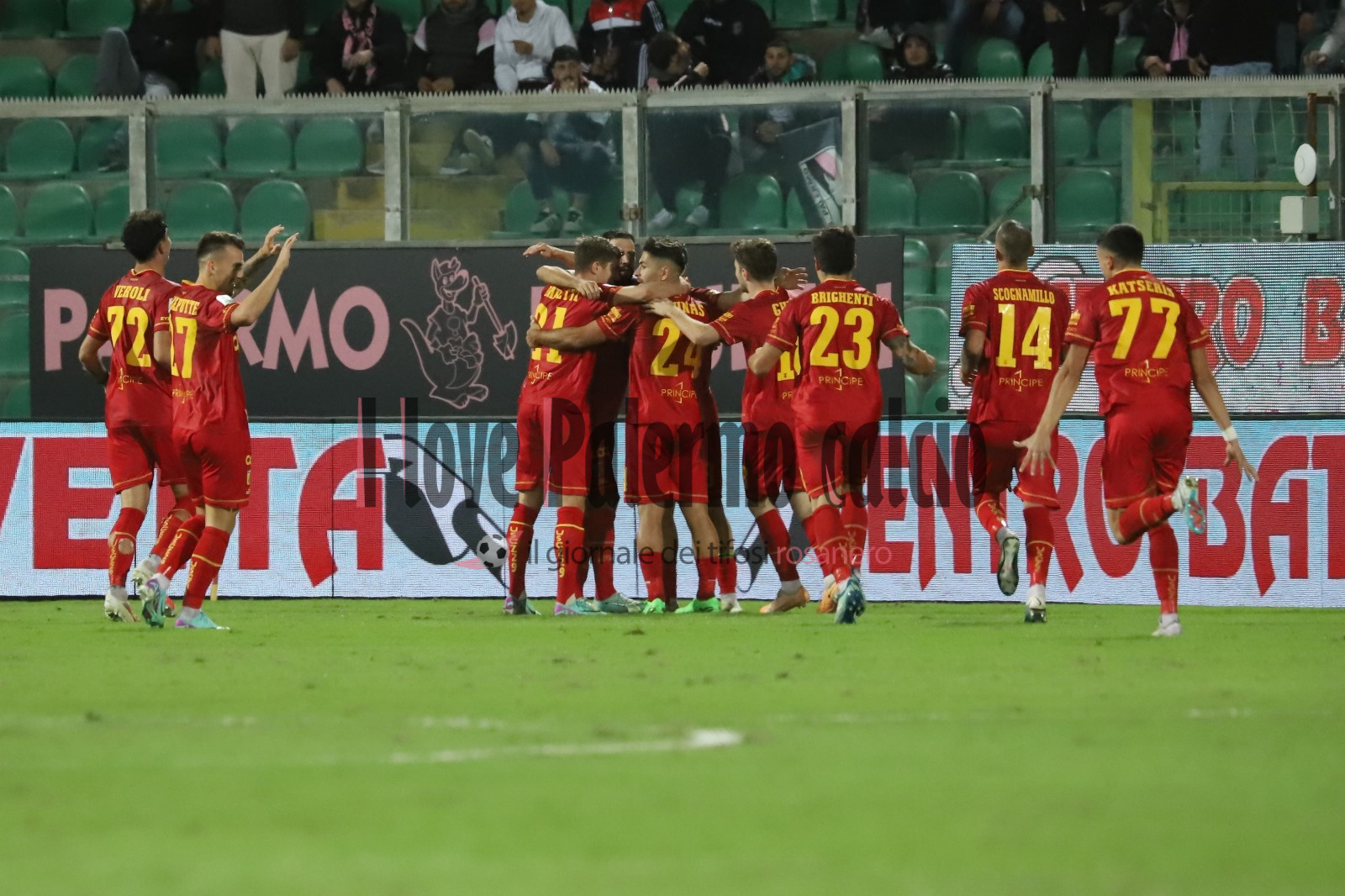 palermo catanzaro 1-2 (6) squadra esulta