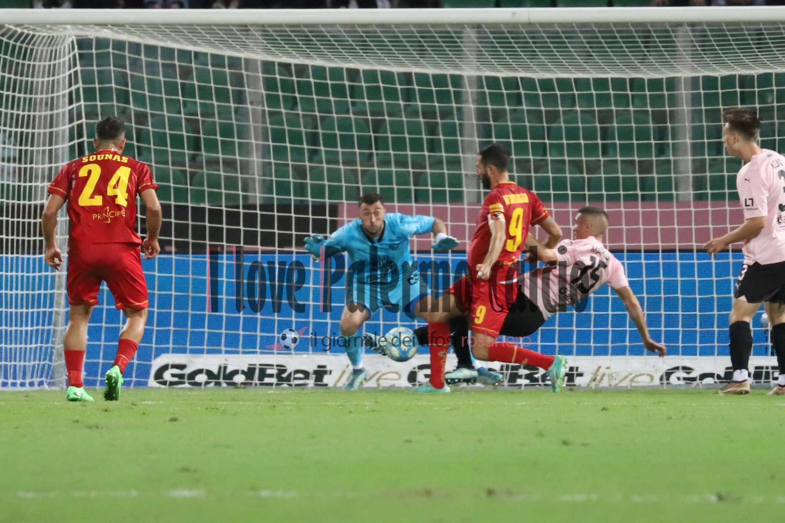 palermo catanzaro (80) iemmello gol pigliacelli