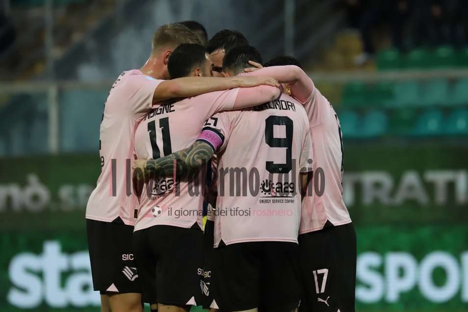 brunori gol squadra esulta palermo modena