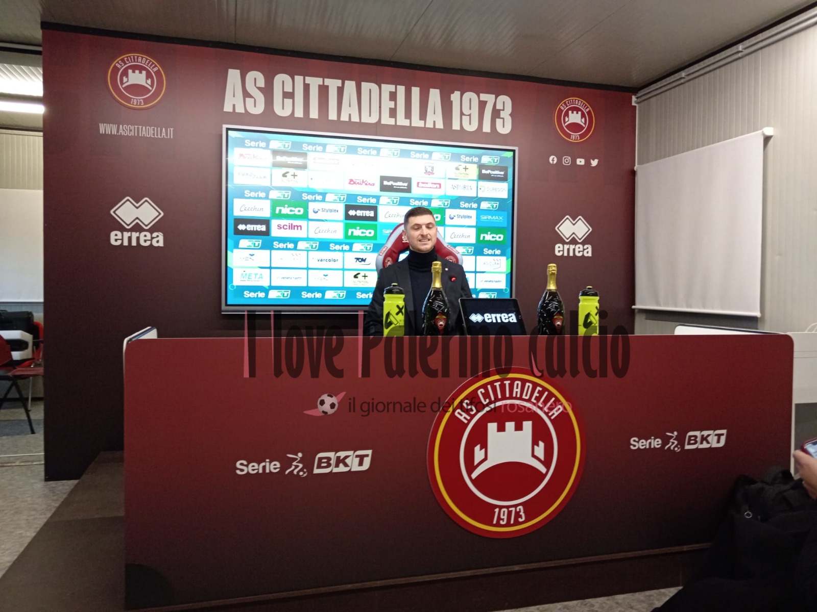 e97178ae-56e1-4944-bfc7-a4844300fdf3