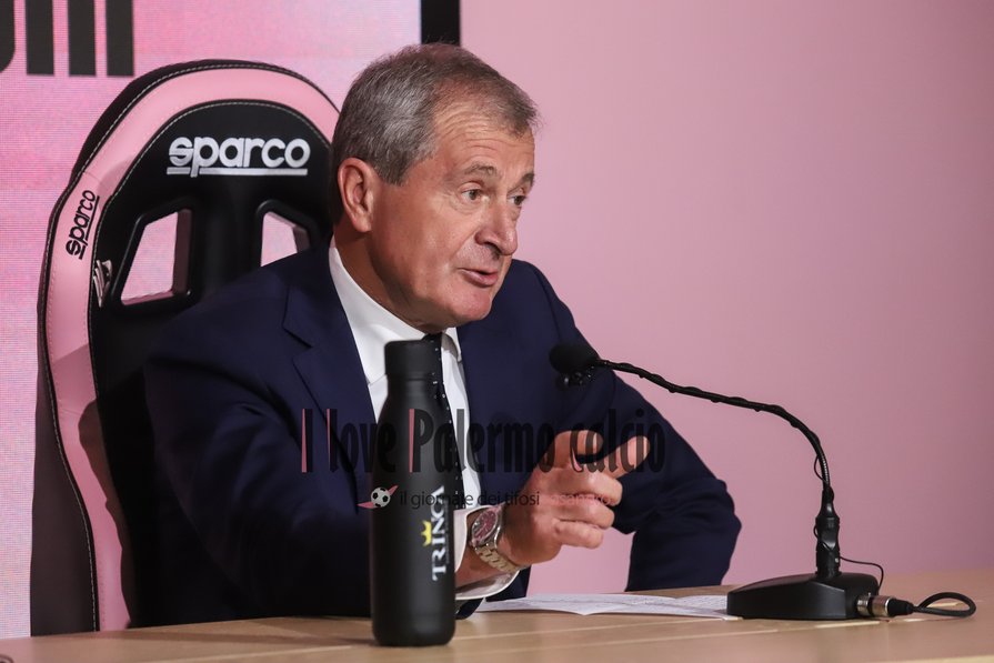 Giornale Di Sicilia Barba Arriva In Ritiro Palermo In Pole Per Giornale Di Sicilia Barba Arriva In Ritiro Palermo In Pole Per