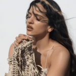 La cantante spagnola Rosalía canta in siciliano e omaggia Santa Rosalia con “Focu ‘ranni”