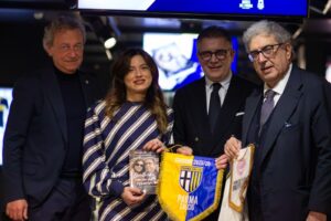 2f297853-83a6-4d81-a682-79aba78dc9b8