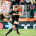 Incassa il Rolex e revoca il bonifico: otto mesi per la truffa all’ex calciatore