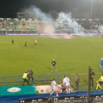Serie C – Caos nel derby Monopoli-Foggia: invasione di campo e arresti, poi si gioca e vince il Monopoli