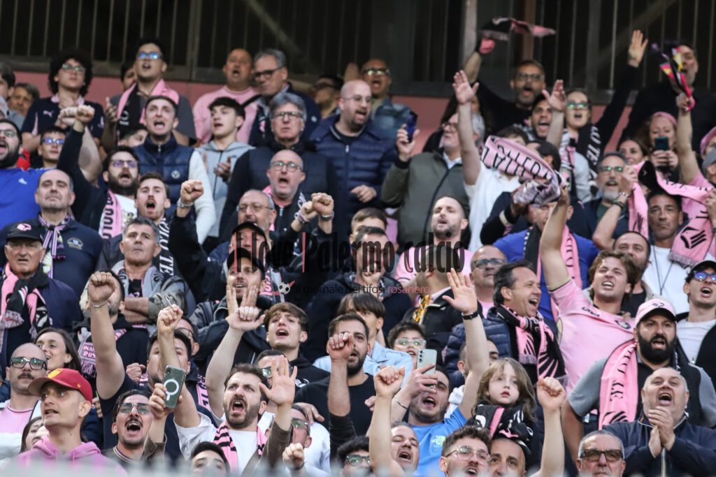 Palermo Catanzaro 2-0 Logo Play (146) tifosi
