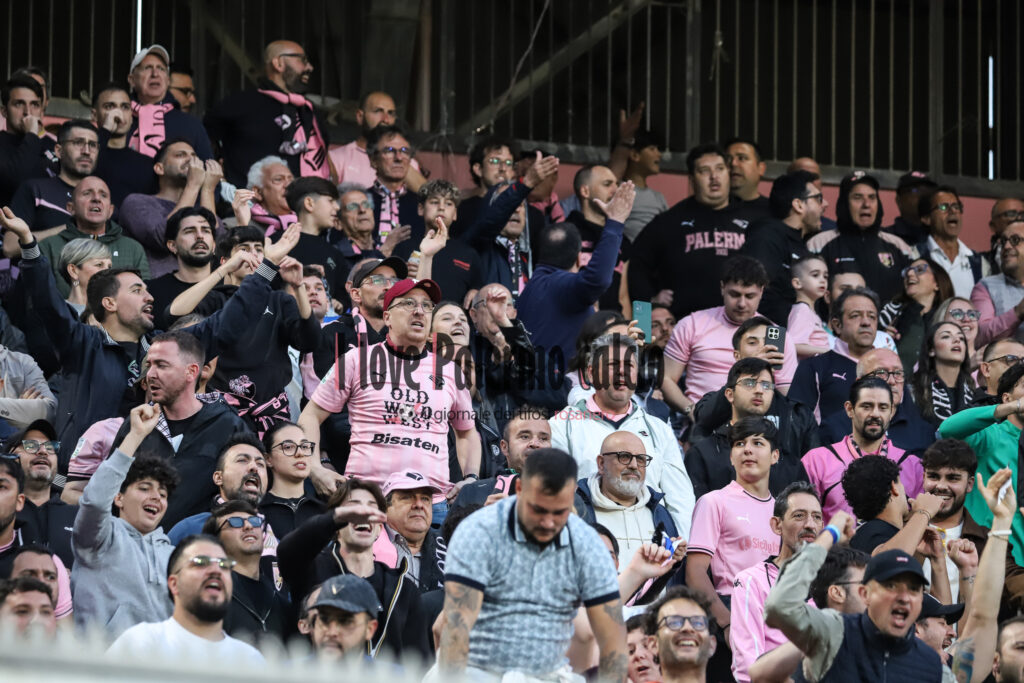Palermo Catanzaro 2-0 Logo Play (2) tifosi