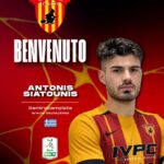 Benevento, ufficiale l’arrivo di Antonis Siatounis: firma fino al 2029