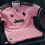 La Juventus presenta la seconda maglia: “Prima del bianco e il nero, c’era il rosa”