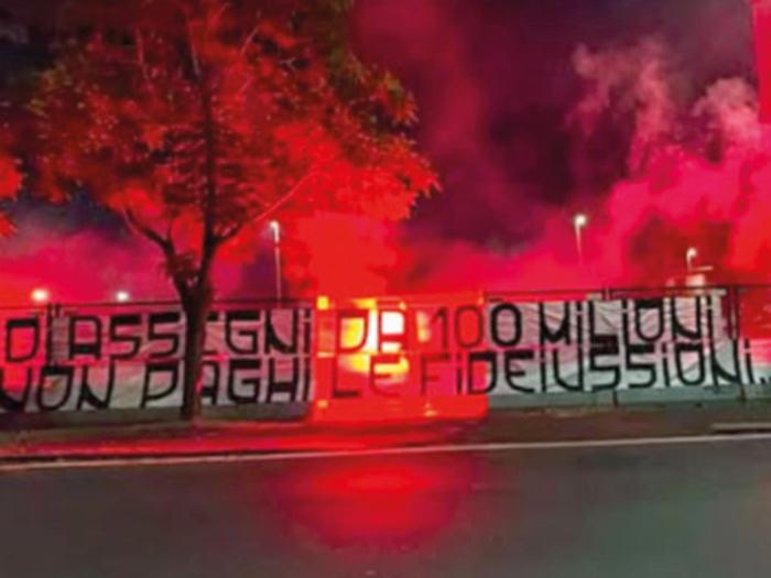 GN4_DAT_47753168.jpg--catania__i_tifosi_non_perdonano_pelligra__striscioni_in_citta_contro_il_club