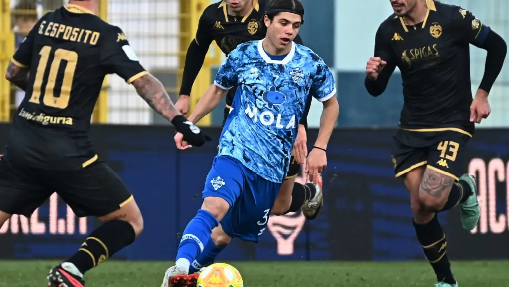 rispoli-le-lacrime-della-mamma-e-un-abbraccio-commovente_d_ilEjaeM