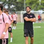 Palermo Primavera, De Angelis: «Dobbiamo migliorare l’approccio. La squadra ha tirato fuori tutto il carattere»
