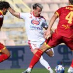 Serie B, Mantova espugna Catanzaro 3-1 e vola a -2 dal Palermo: sabato lo scontro diretto con i rosanero. La classifica aggiornata