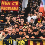 Roma-Genoa, Ultimo in Curva Sud con il cappello del Palermo: selfie e abbracci con i tifosi giallorossi