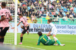 palermo carrarese 1-0 primo tempo gol (5)